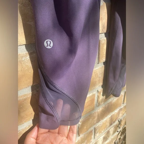 Lululemon Pace Perfect Crop (17") in Boysenberry ~ Size 4 - Picture 11 of 12